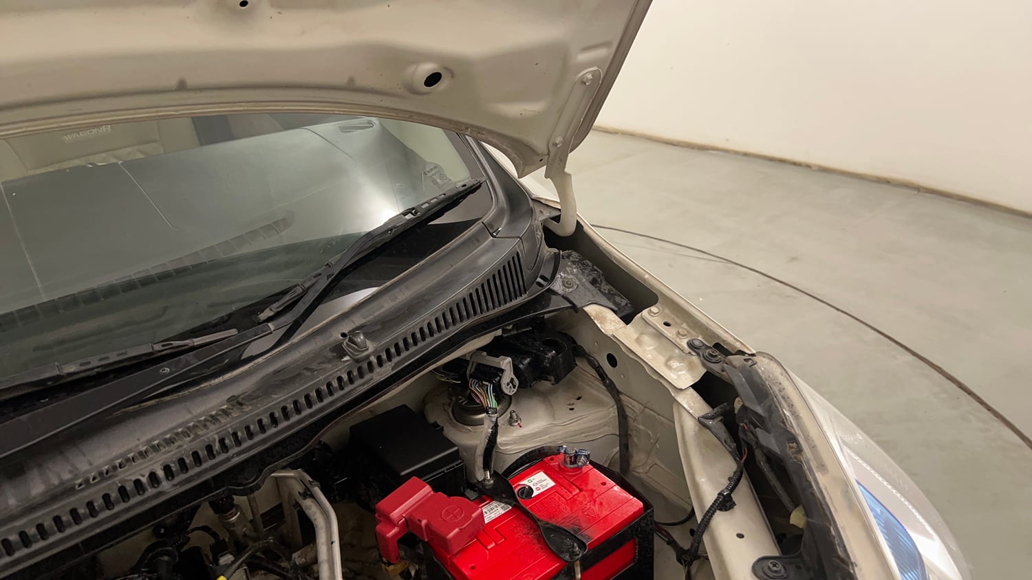 Used 2018 Maruti Suzuki Wagon R VXI Petrol Manual engine ENGINE LEFT SIDE HINGE & APRON VIEW