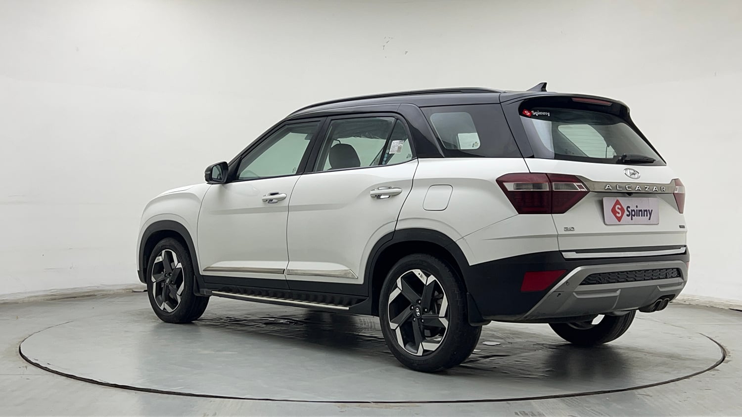 Used 2022 Hyundai Alcazar Signature (O) 6 STR 2.0 Petrol AT Dual Tone Petrol Automatic exterior LEFT REAR CORNER VIEW