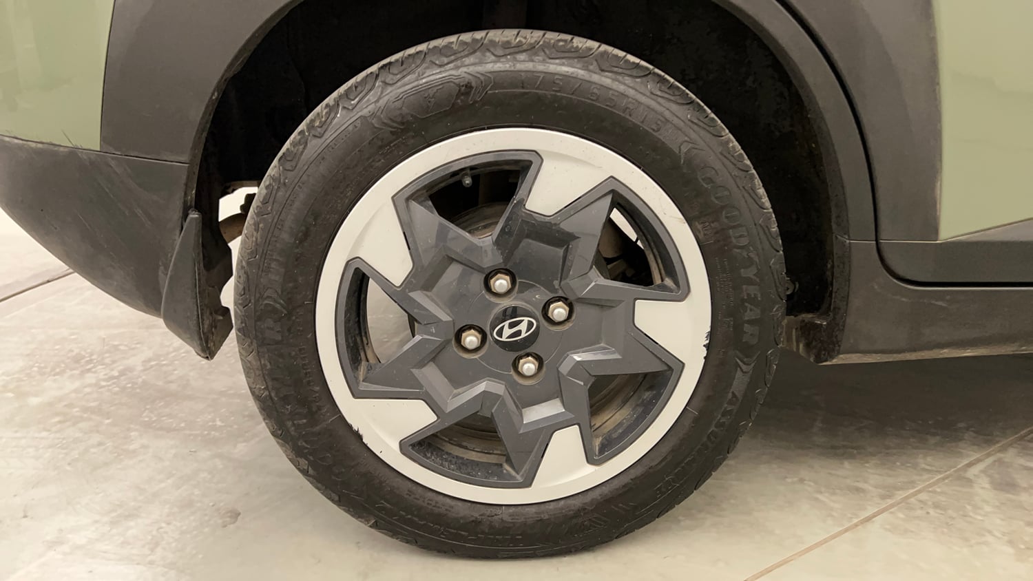 Used 2024 Hyundai Exter SX 1.2 CNG MT Cng Manual tyres RIGHT REAR TYRE RIM VIEW