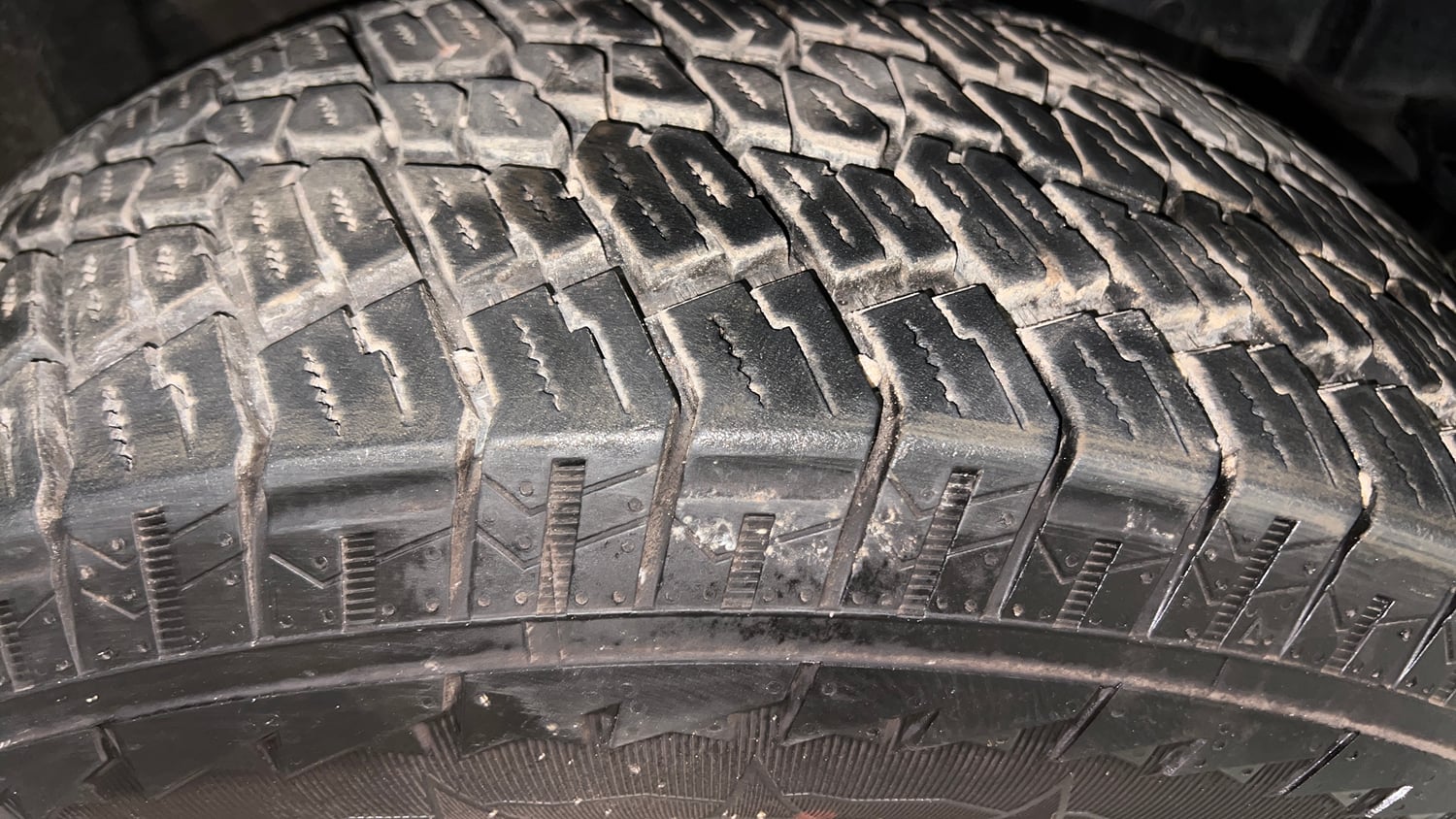 Used 2024 Mahindra Thar LX Hard Top Petrol AT RWD Petrol Automatic tyres RIGHT FRONT TYRE TREAD VIEW
