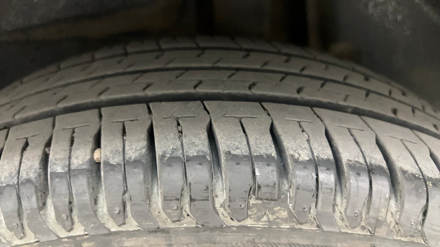 Used 2025 Maruti Suzuki Swift ZXi Plus Petrol Manual tyres LEFT REAR TYRE TREAD VIEW