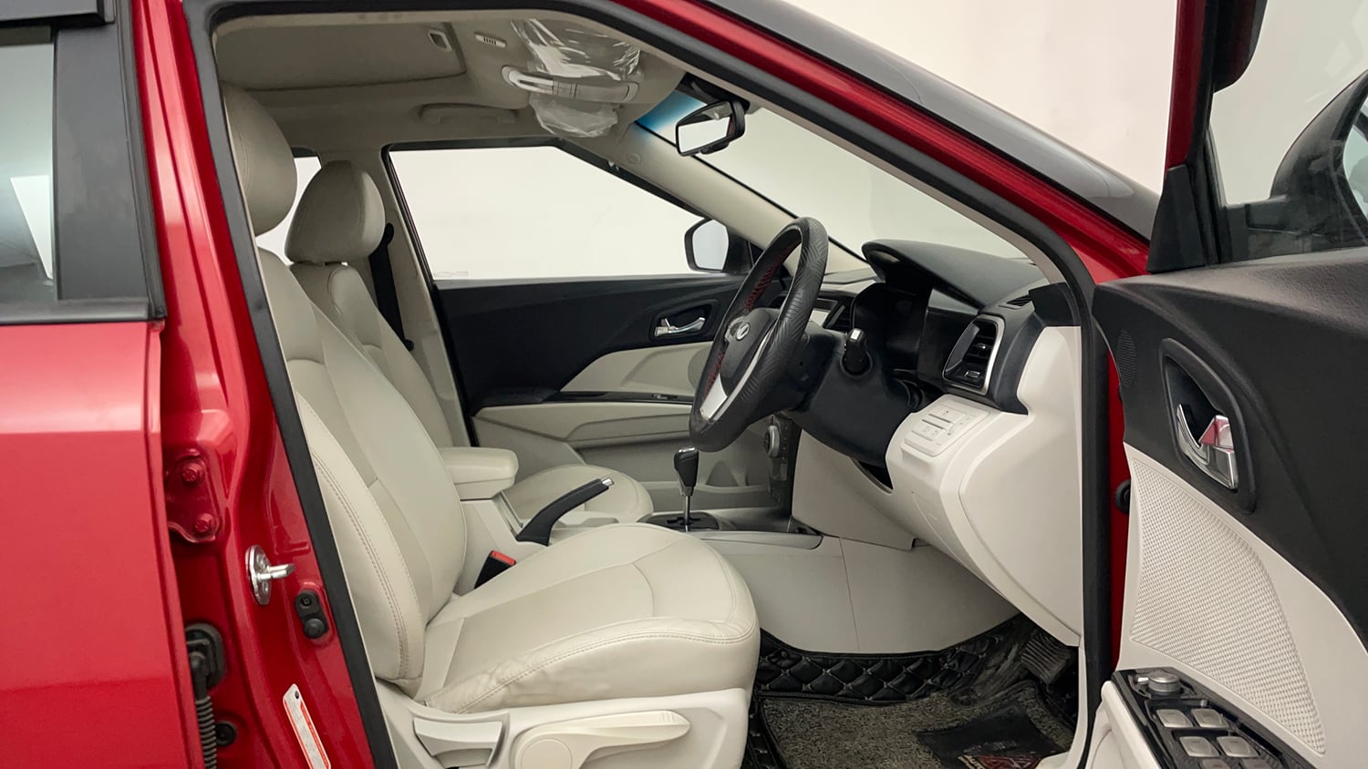 Used 2022 Mahindra XUV 300 W8 (O) 1.5 Diesel AMT Diesel Automatic interior RIGHT SIDE FRONT DOOR CABIN VIEW