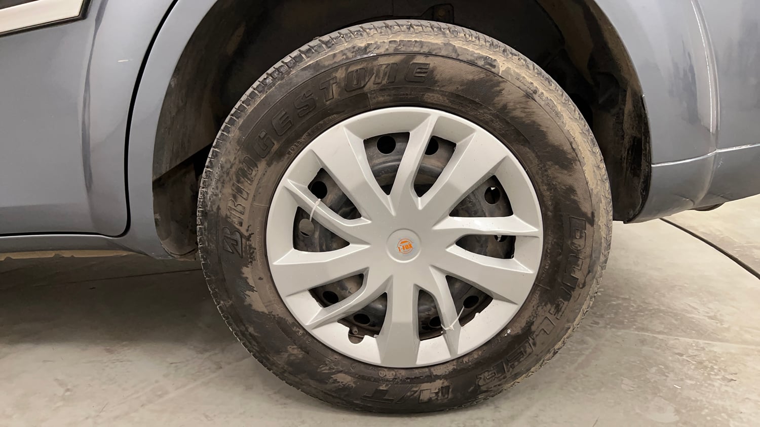 Used 2016 Mahindra XUV500 W4 Diesel Manual tyres LEFT REAR TYRE RIM VIEW