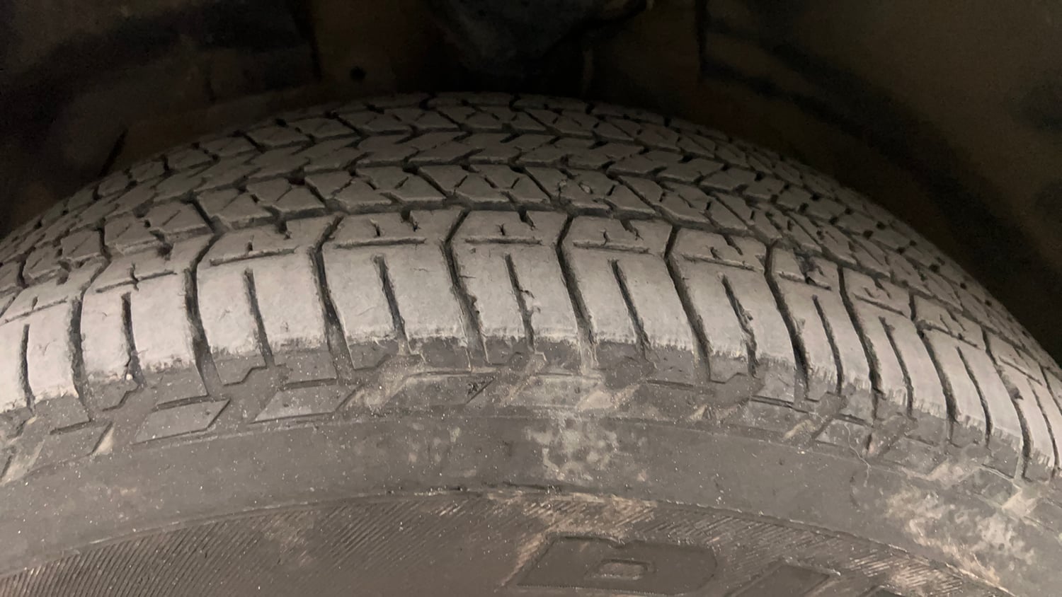 Used 2016 Mahindra XUV500 W4 Diesel Manual tyres LEFT FRONT TYRE TREAD VIEW