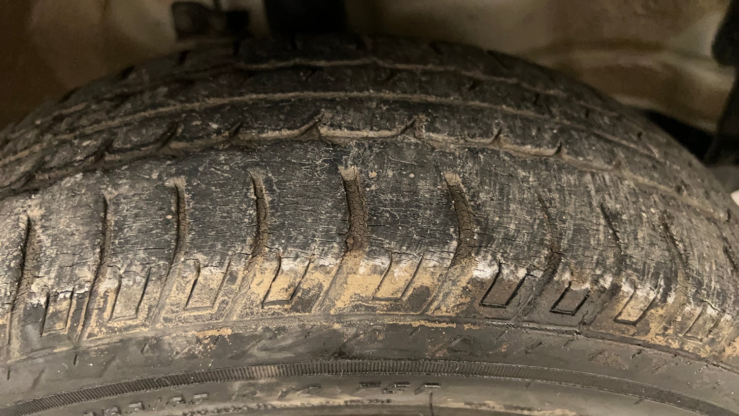 Used 2018 Maruti Suzuki Wagon R VXI Petrol Manual tyres RIGHT FRONT TYRE TREAD VIEW