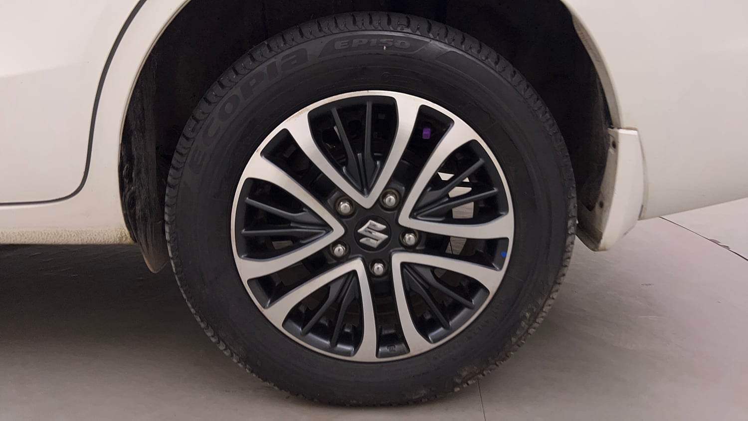 Used 2023 Maruti Suzuki Ertiga ZXi AT Petrol Automatic tyres LEFT REAR TYRE RIM VIEW