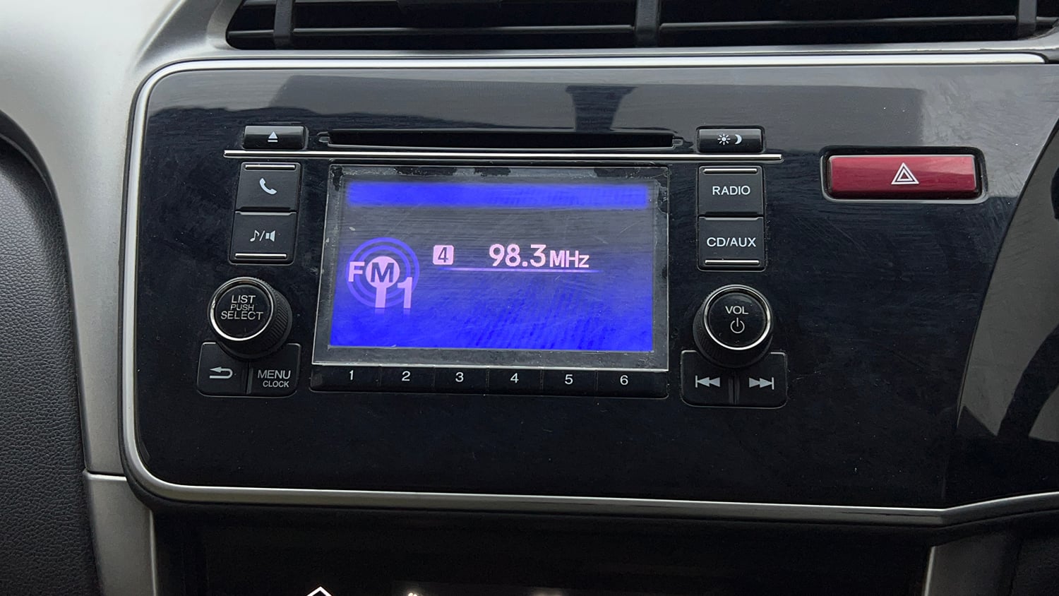 Used 2015 Honda City V Petrol Manual top_features Integrated (in-dash) music system