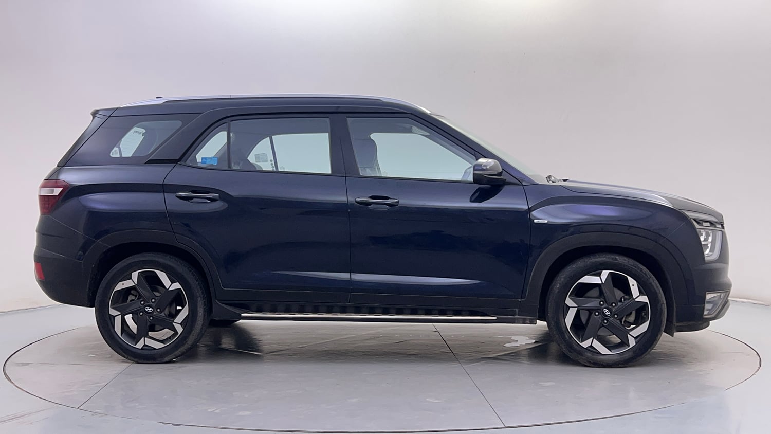 Used 2022 Hyundai Alcazar Signature (O) 7 Seater 1.5 Diesel AT Diesel Automatic exterior RIGHT SIDE VIEW