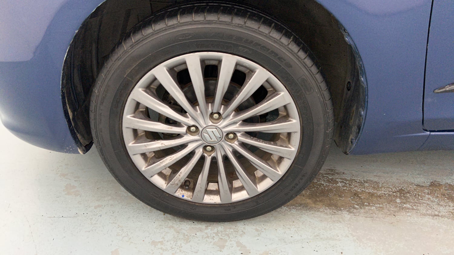 Used 2017 Maruti Suzuki Ciaz Alpha 1.4 MT Petrol Manual tyres LEFT FRONT TYRE RIM VIEW