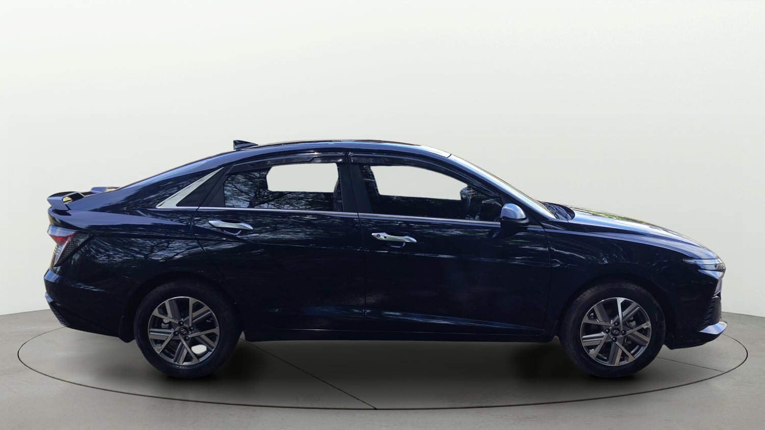 Used 2025 Hyundai Verna SX 1.5 Petrol MT Petrol Manual exterior RIGHT SIDE VIEW