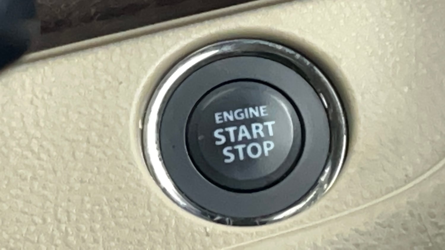 Used 2015 Maruti Suzuki Swift Dzire ZXI Petrol Manual top_features Keyless start