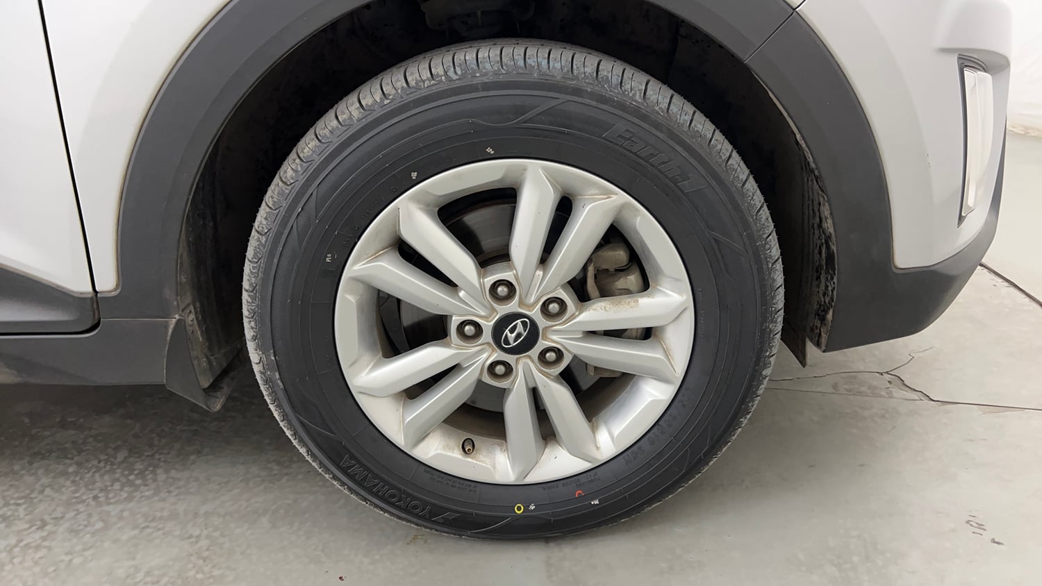 Used 2016 Hyundai Creta 1.6 SX Plus Petrol Petrol Manual tyres RIGHT FRONT TYRE RIM VIEW