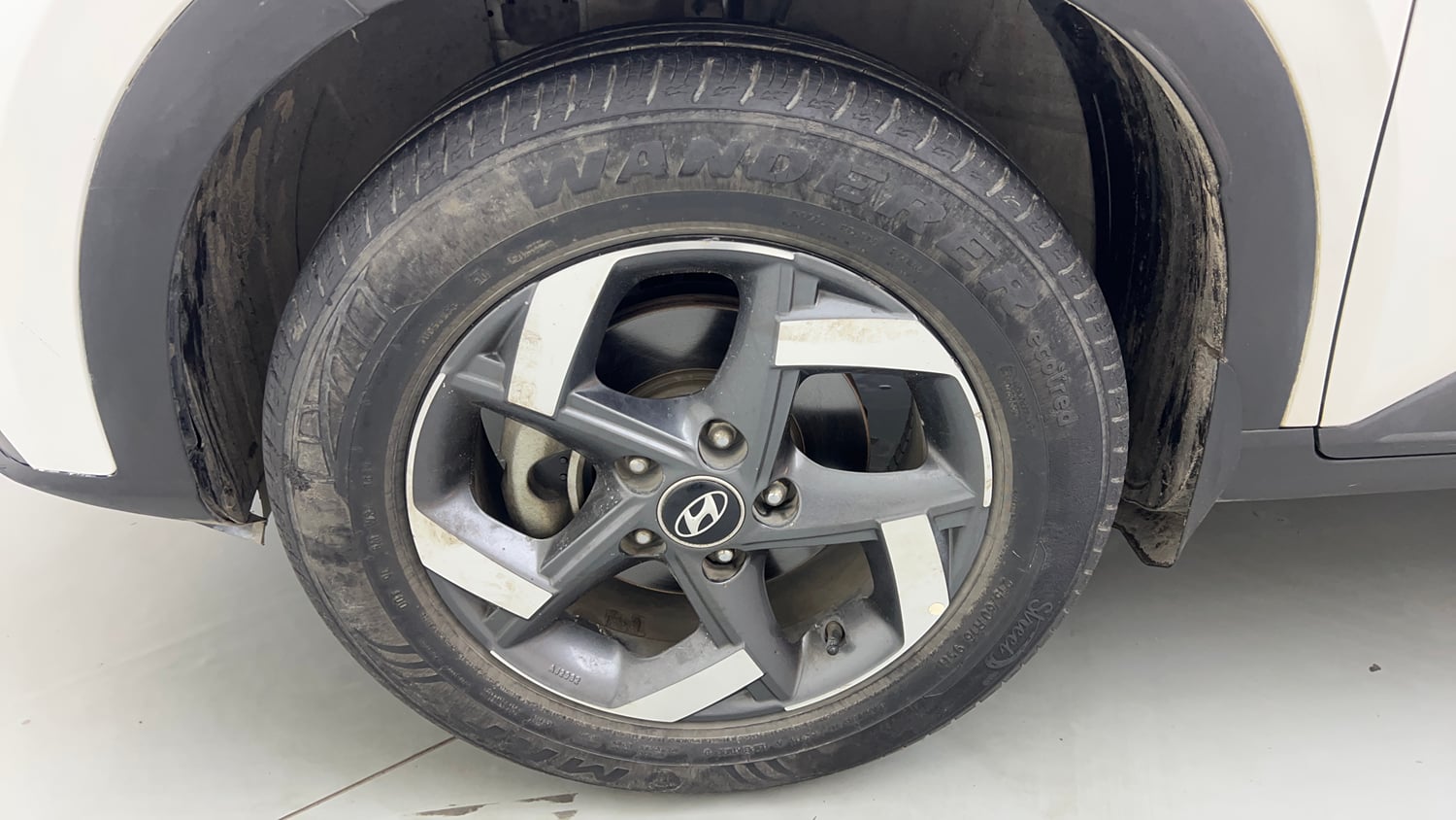 Used 2019 Hyundai Venue SX Plus 1.0 Turbo DCT Petrol Automatic tyres LEFT FRONT TYRE RIM VIEW