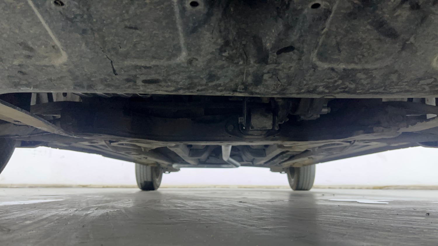 Used 2020 Hyundai Elite i20 Sportz Plus 1.2 Petrol Manual extra FRONT LEFT UNDERBODY VIEW