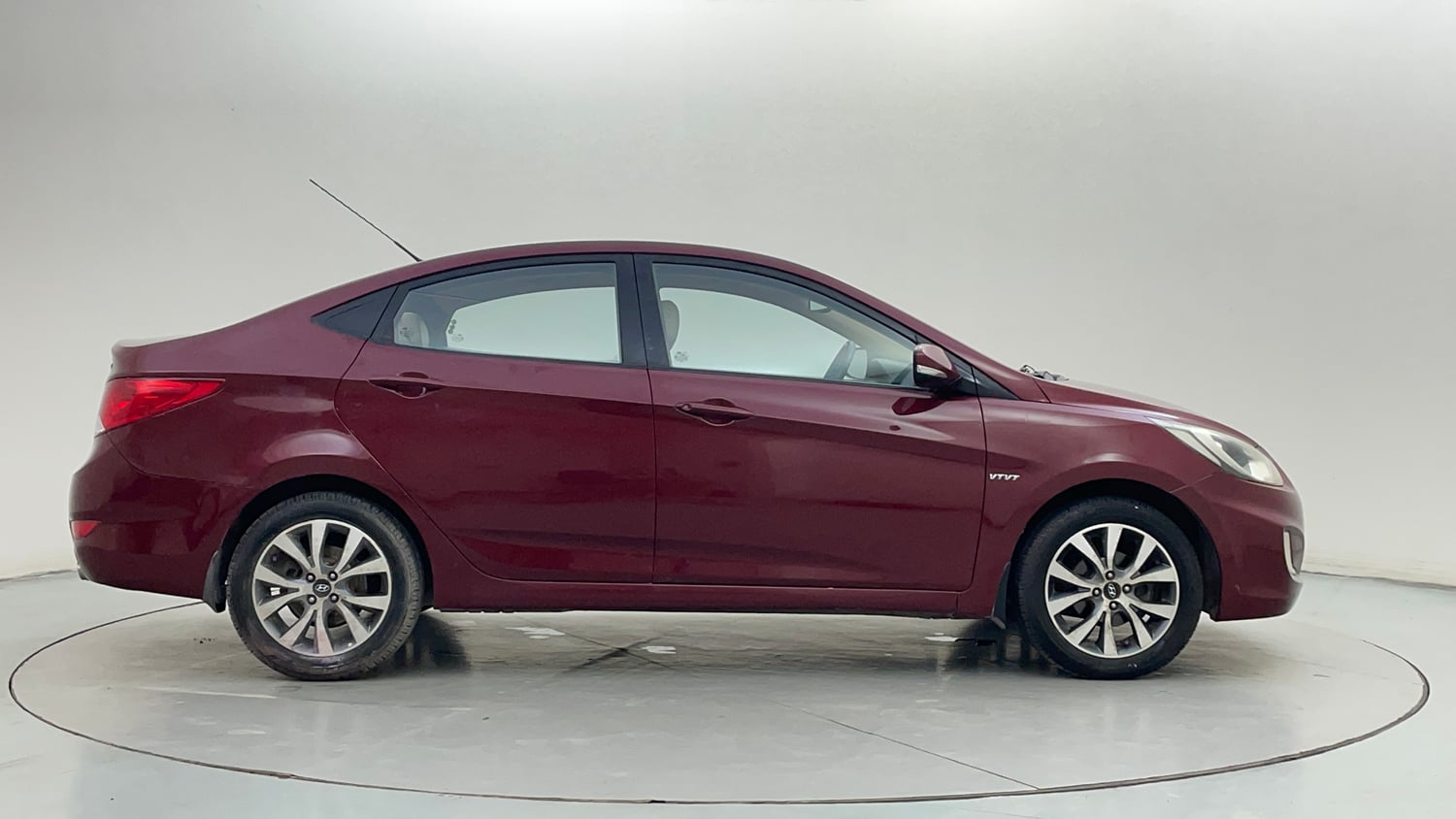 Used 2013 Hyundai Verna Fluidic 1.6 VTVT SX Petrol Manual exterior RIGHT SIDE VIEW