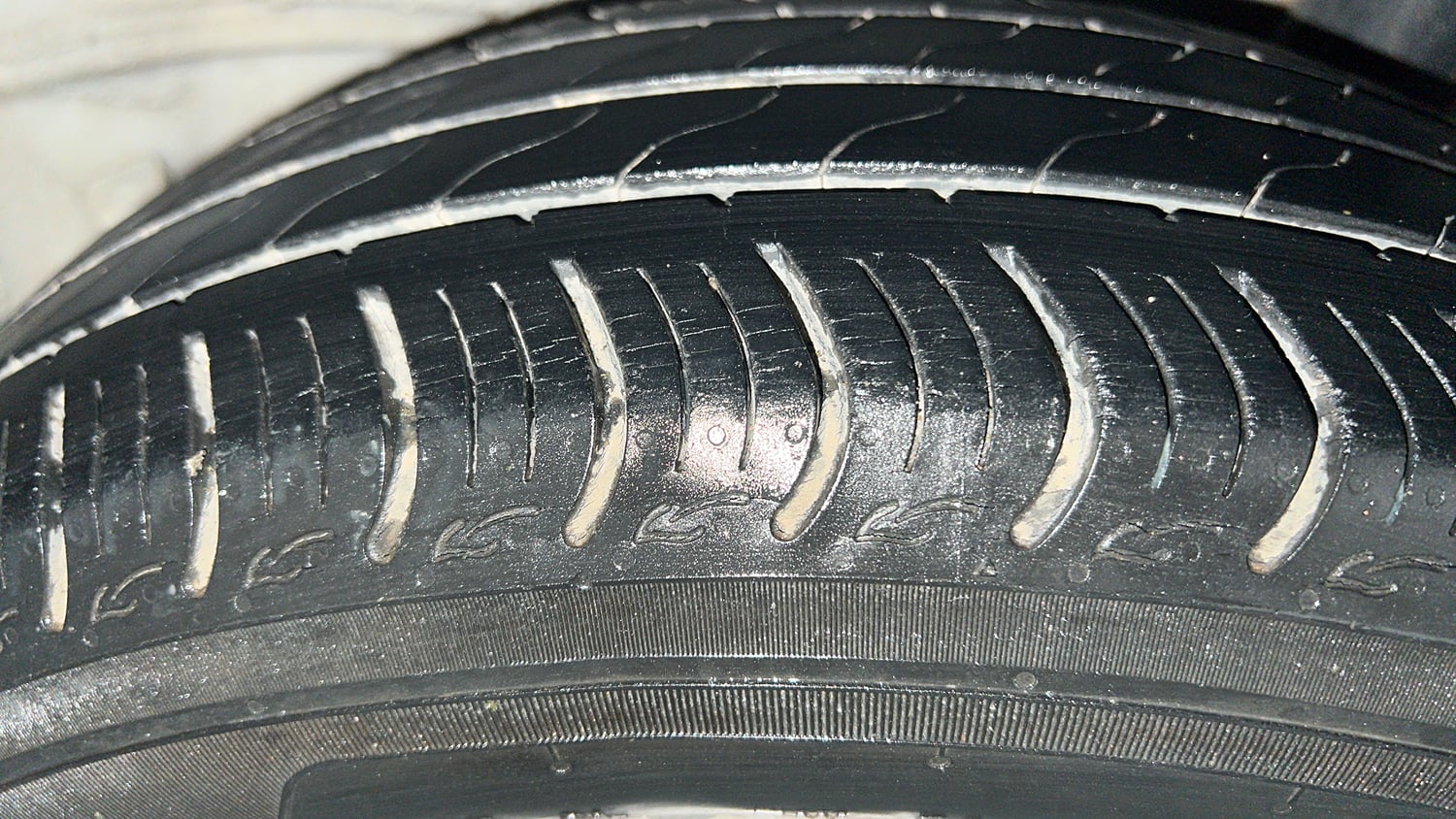 Used 2021 Honda Amaze 1.2 V MT Petrol Petrol Manual tyres LEFT REAR TYRE TREAD VIEW