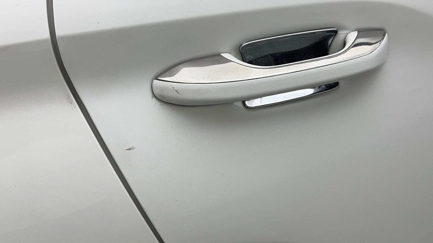 Used 2022 Hyundai Alcazar Signature (O) 6 STR 2.0 Petrol AT Dual Tone Petrol Automatic dents MINOR DENT