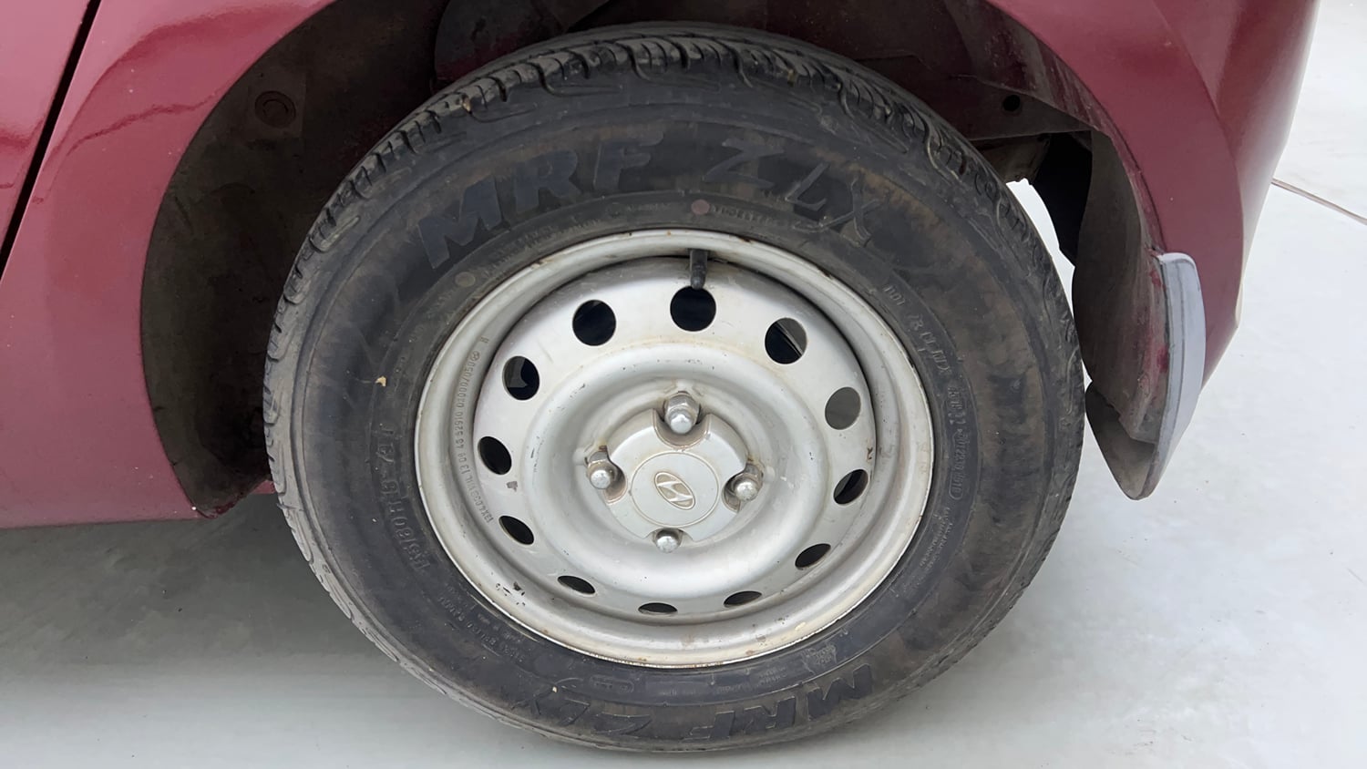 Used 2014 Hyundai i10 Era 1.1 iRDE2 Petrol Manual tyres LEFT REAR TYRE RIM VIEW