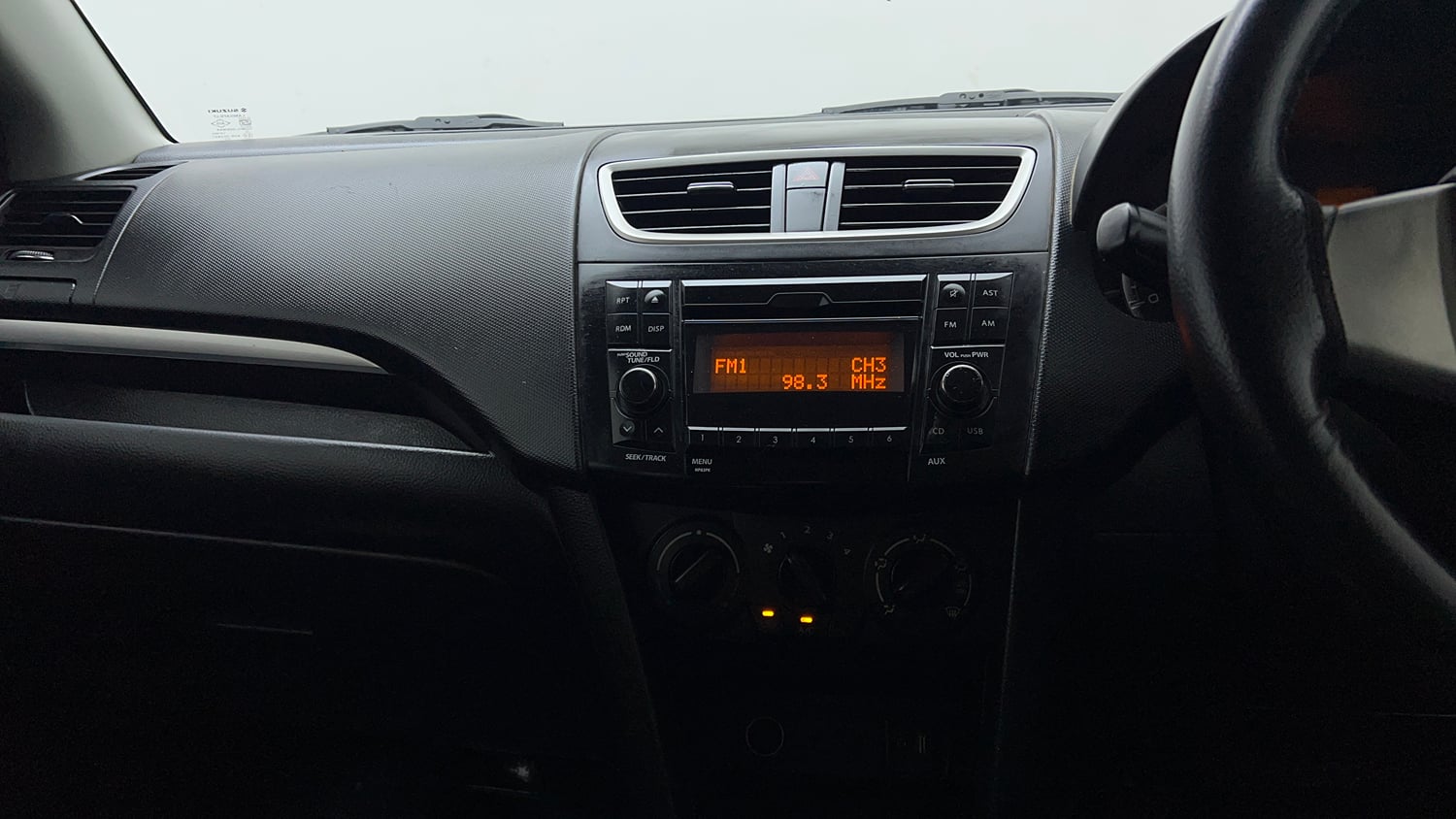 Used 2015 Maruti Suzuki Swift VXi Petrol Manual interior MUSIC SYSTEM & AC CONTROL VIEW