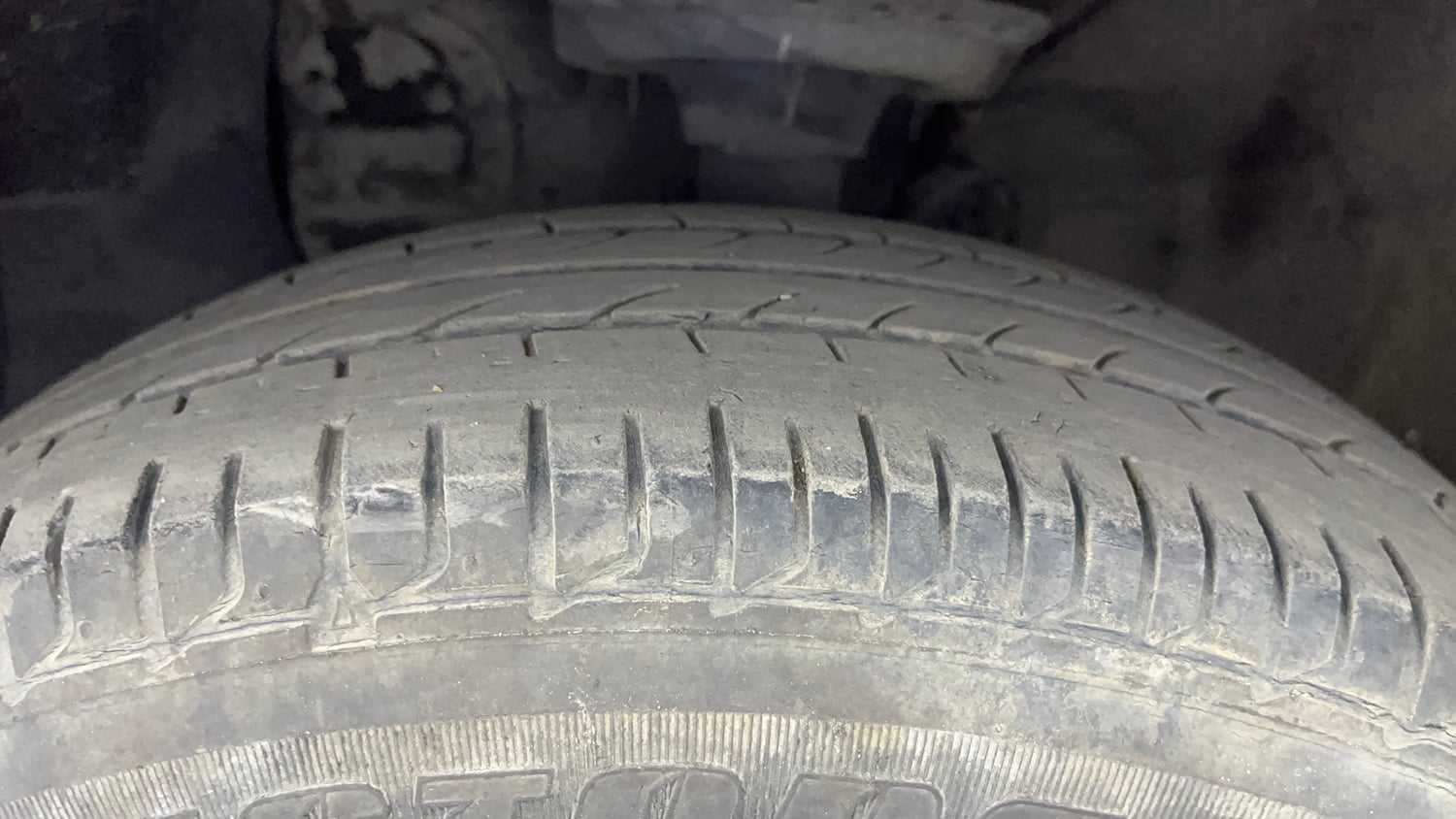 Used 2020 Hyundai Elite i20 Sportz Plus 1.2 Petrol Manual tyres LEFT FRONT TYRE TREAD VIEW