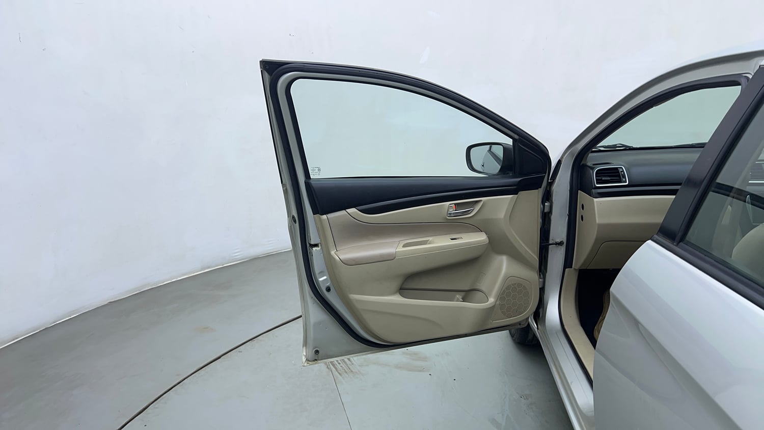 Used 2015 Maruti Suzuki Ciaz ZXi Petrol Manual interior LEFT FRONT DOOR OPEN VIEW