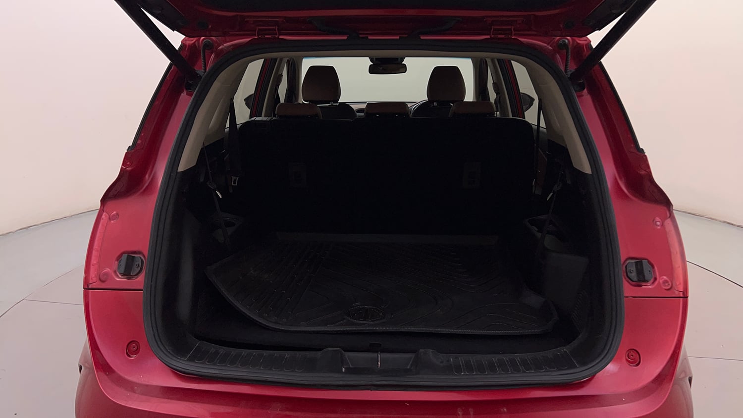 Used 2024 MG Motors Hector Plus Savvy Pro 1.5 Turbo Petrol CVT 7 STR Petrol Automatic interior DICKY INSIDE VIEW