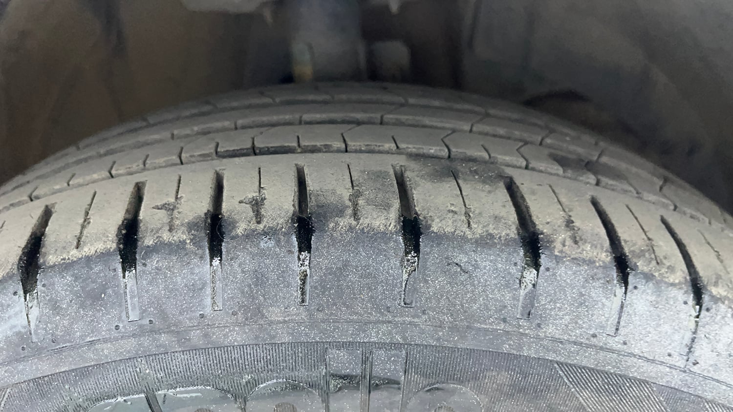 Used 2020 Toyota Glanza V CVT Petrol Automatic tyres RIGHT FRONT TYRE TREAD VIEW