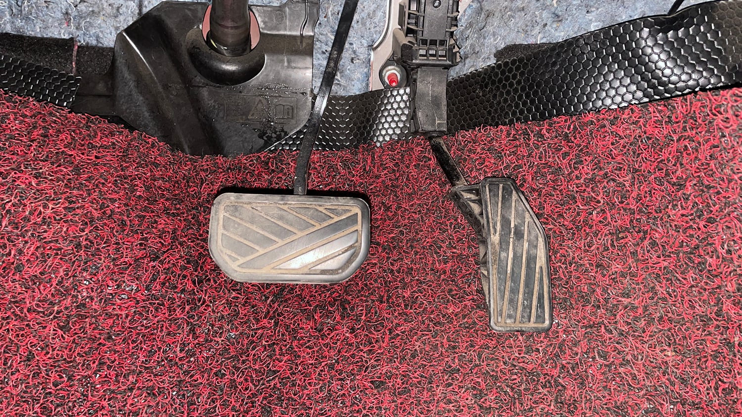 Used 2024 Maruti Suzuki Swift VXi (O) AMT Petrol Automatic interior PEDALS VIEW