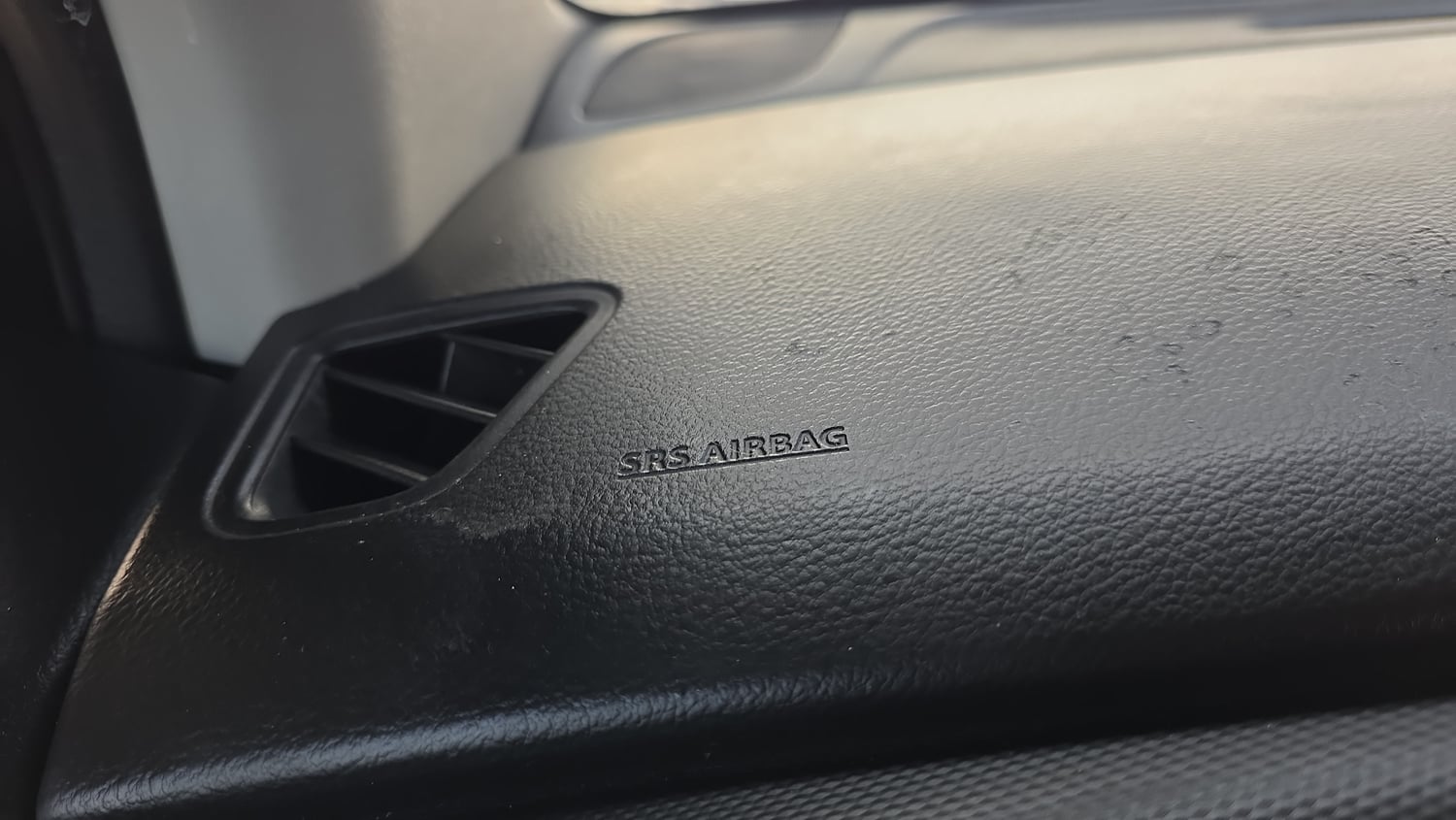Used 2016 Maruti Suzuki S-Cross Alpha 1.6 Diesel Manual top_features Airbags