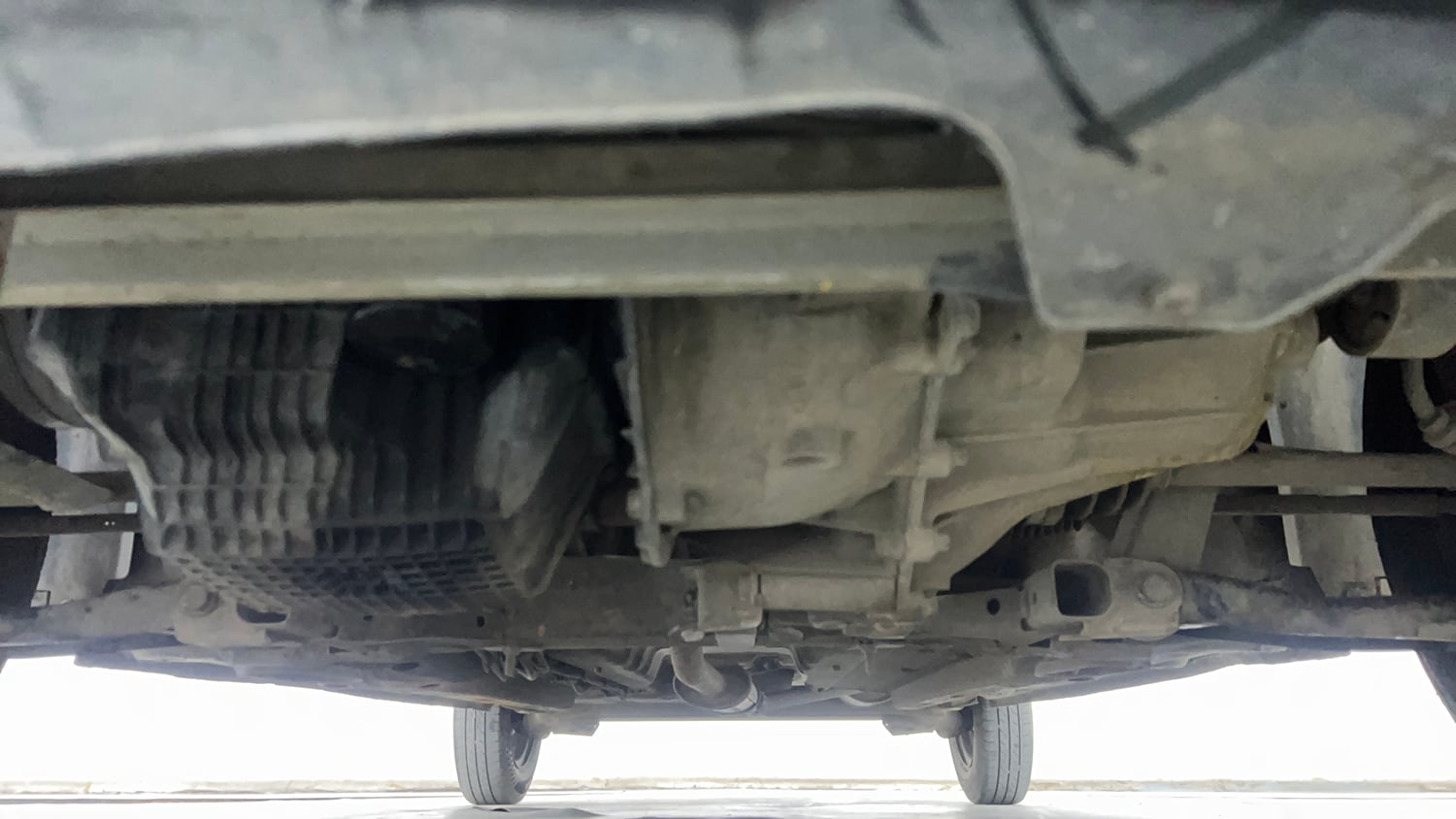 Used 2017 Renault Kwid 1.0 RXT AMT Petrol Automatic extra FRONT LEFT UNDERBODY VIEW