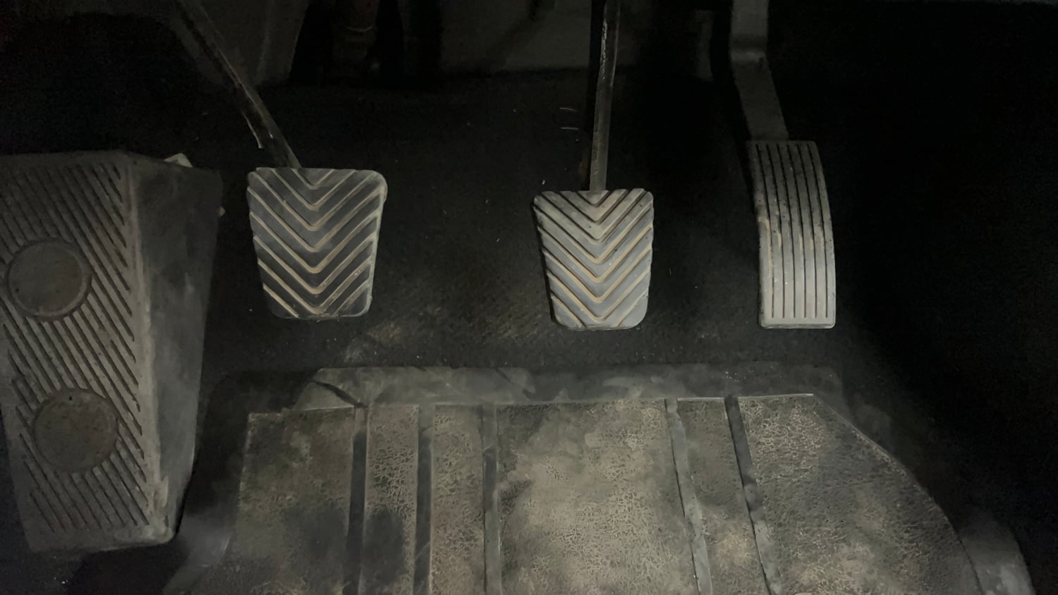 Used 2014 Hyundai Elite i20 Magna 1.2 Petrol Manual interior PEDALS VIEW