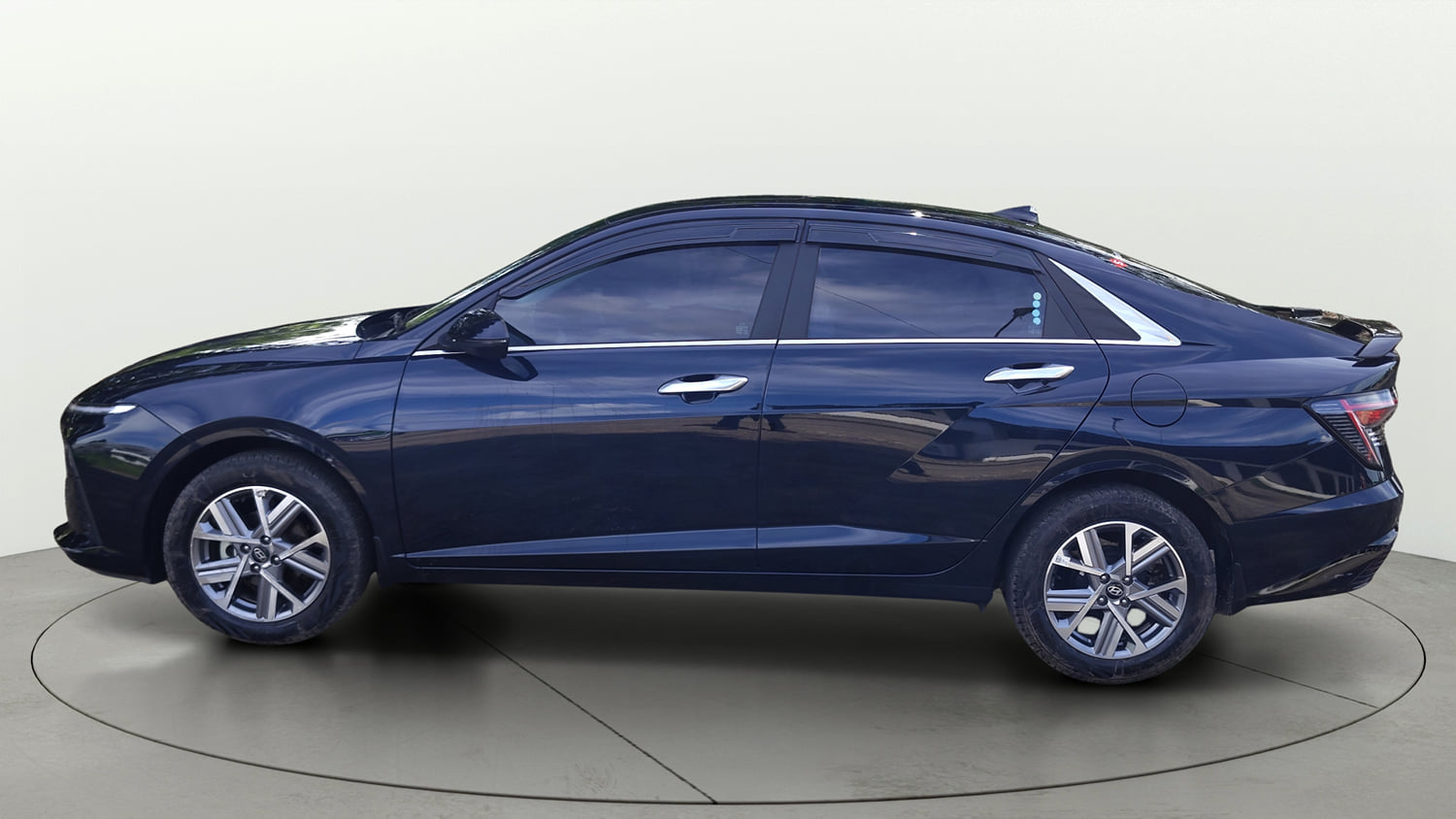 Used 2025 Hyundai Verna SX 1.5 Petrol MT Petrol Manual exterior LEFT SIDE VIEW
