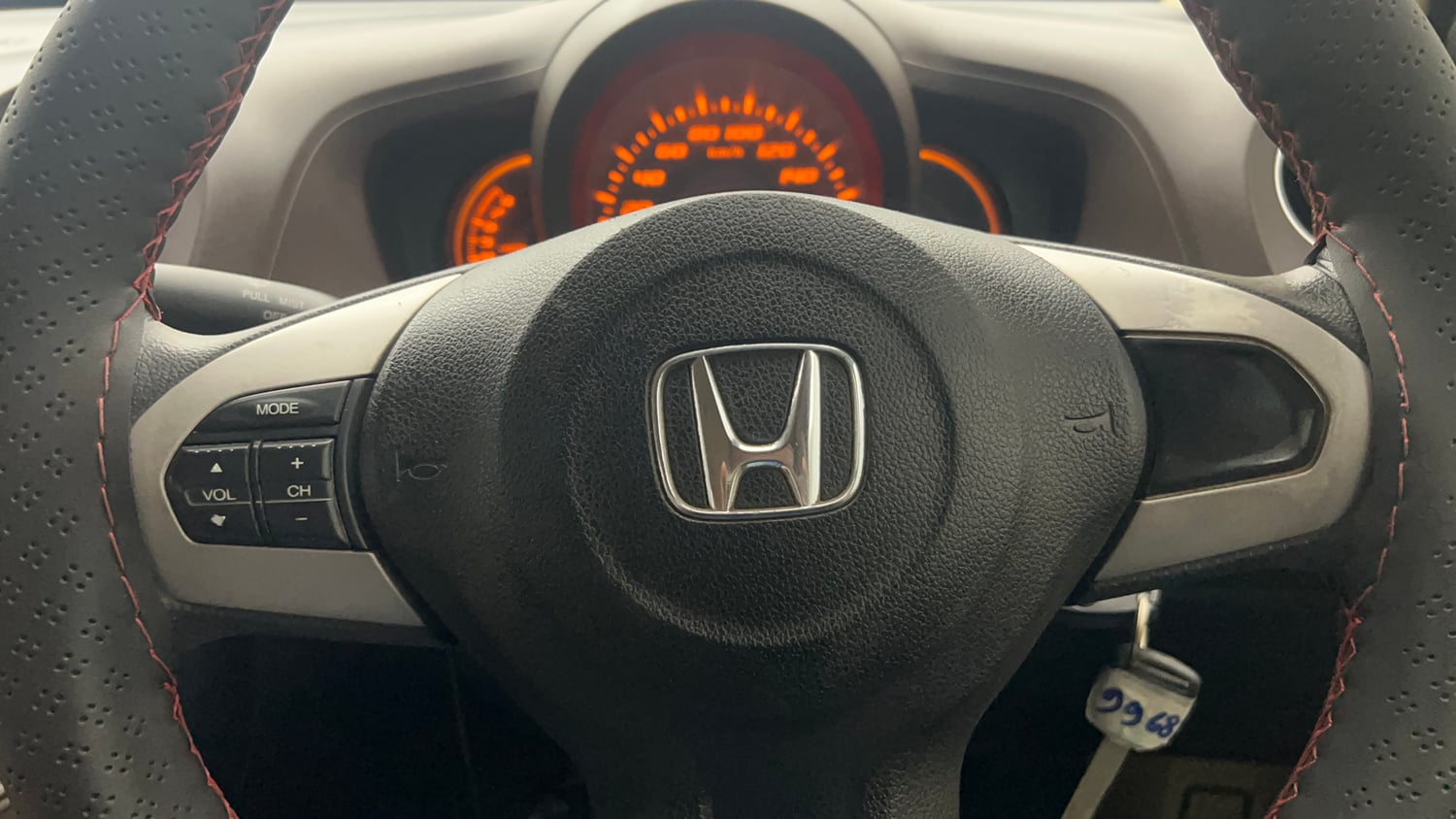 Used 2013 Honda Amaze 1.2 S i-VTEC Petrol Manual top_features Steering mounted controls