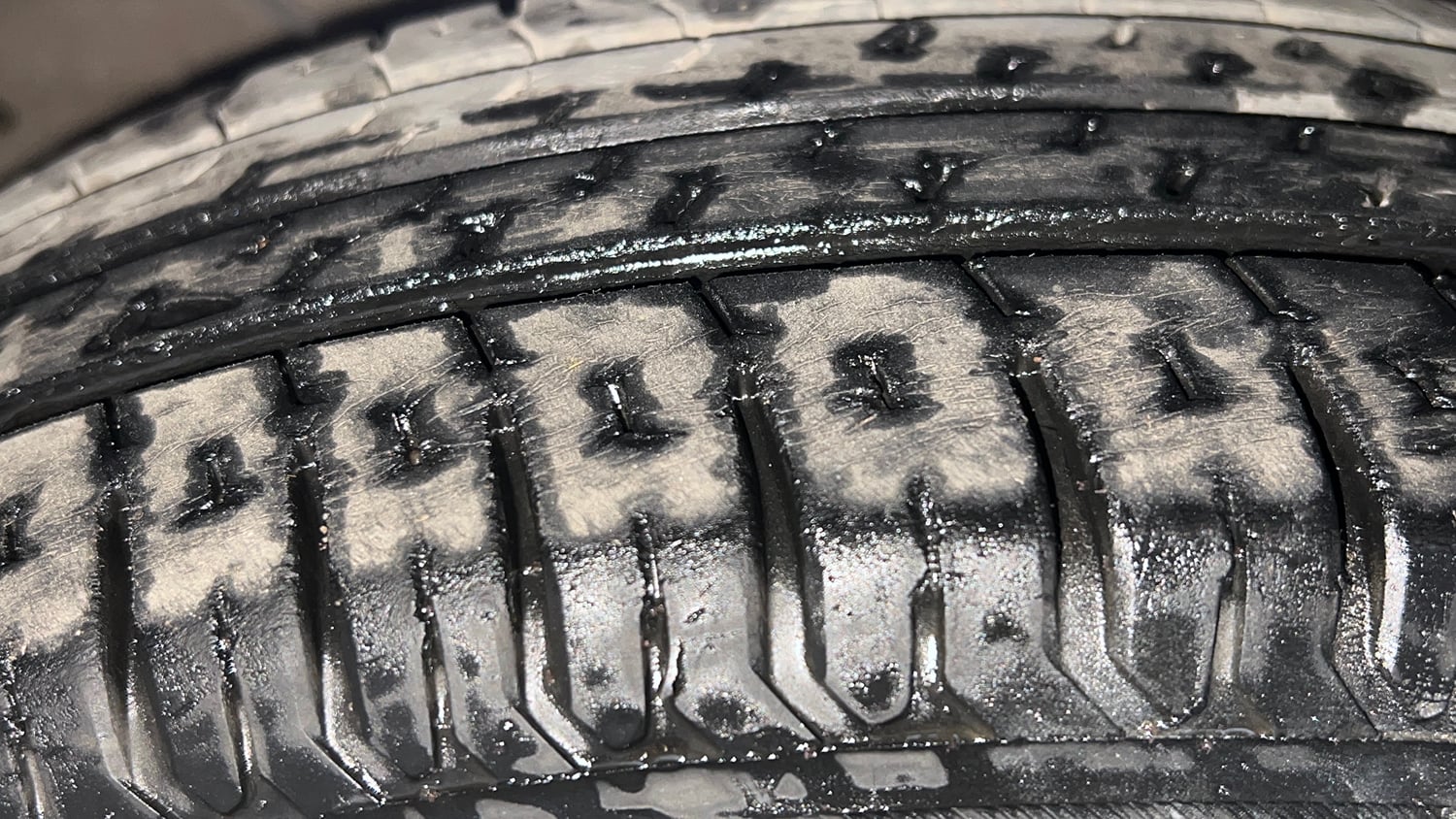 Used 2020 Maruti Suzuki Swift VXi Petrol Manual tyres LEFT FRONT TYRE TREAD VIEW