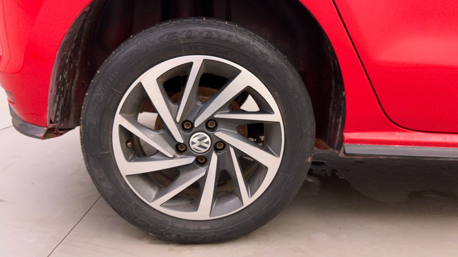 Used 2020 Volkswagen Polo Comfortline Plus 1.0L MPI Petrol Manual tyres RIGHT REAR TYRE RIM VIEW