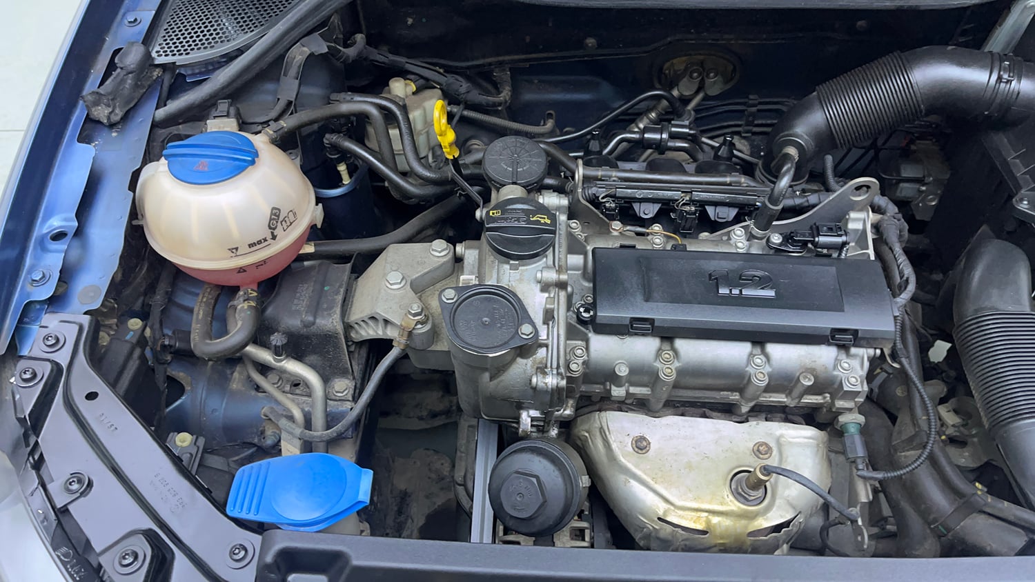 Used 2016 Volkswagen Ameo Highline1.2L (P) Petrol Manual engine ENGINE RIGHT SIDE VIEW