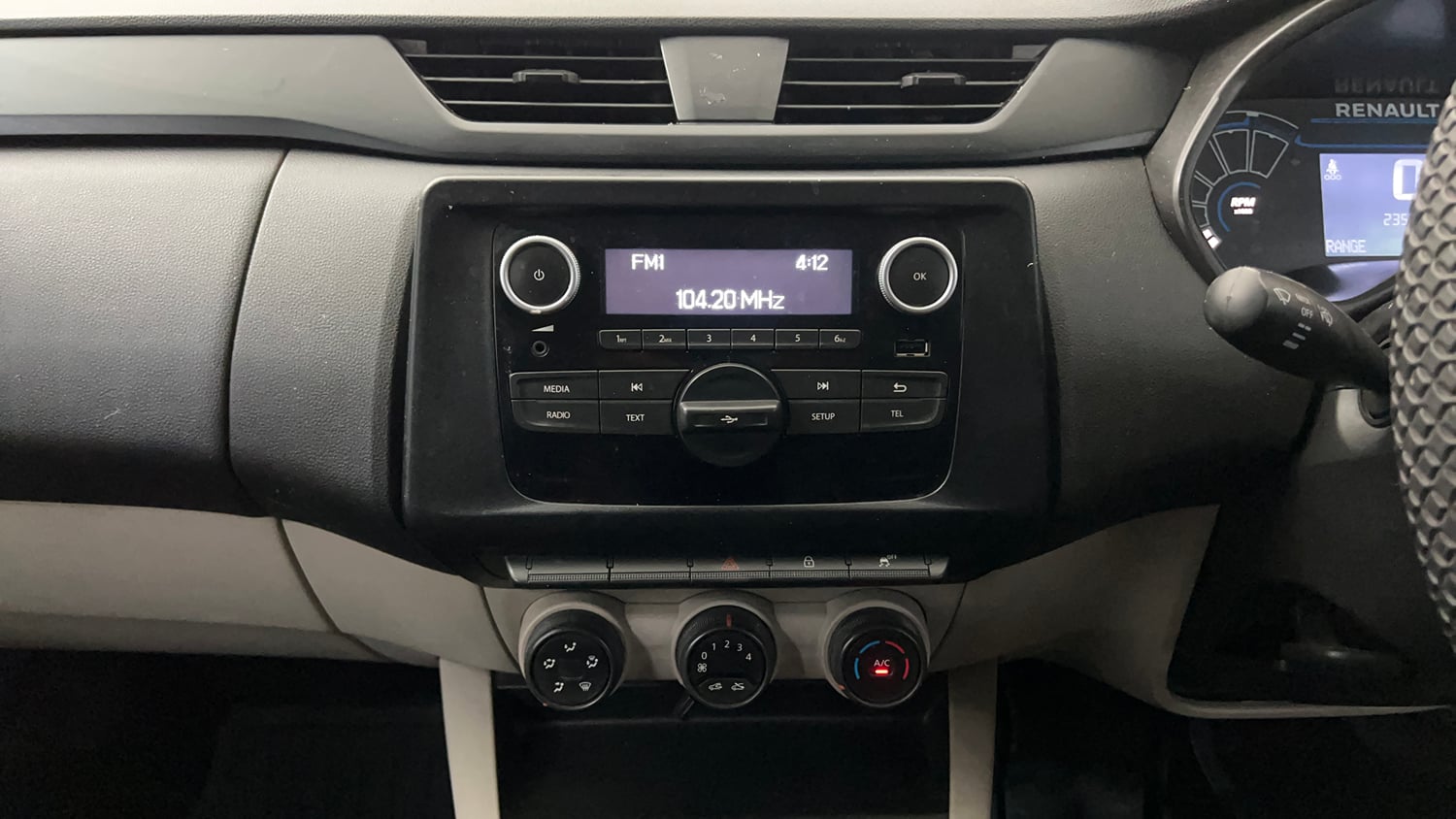 Used 2025 Renault Triber RXL Petrol Manual interior MUSIC SYSTEM & AC CONTROL VIEW