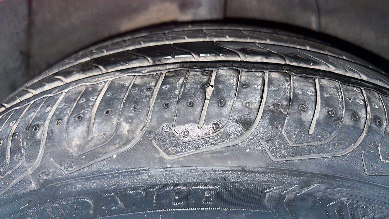 Used 2021 Hyundai Aura SX Plus 1.2 AMT Petrol Petrol Automatic tyres RIGHT REAR TYRE TREAD VIEW