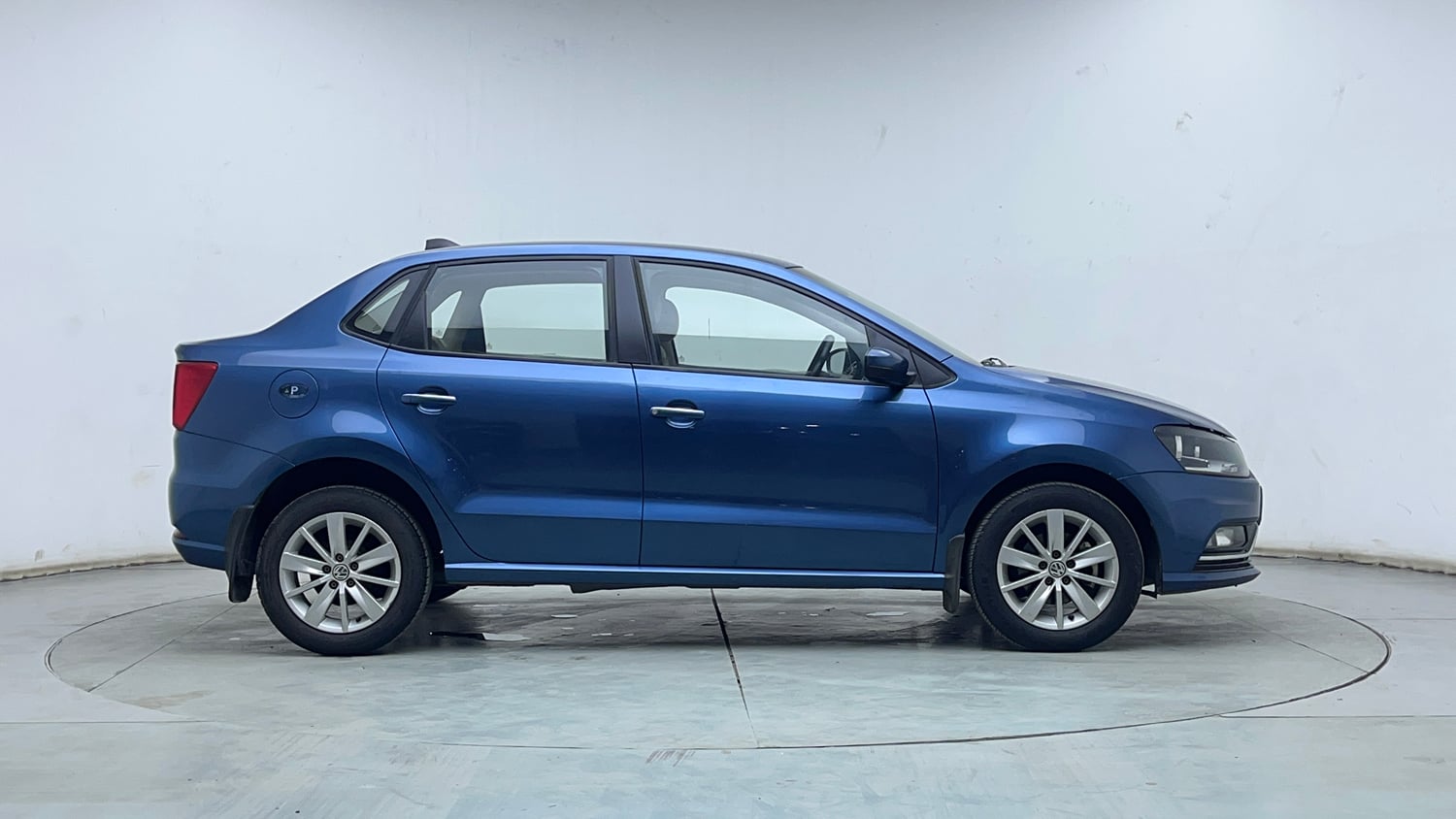 Used 2016 Volkswagen Ameo Highline1.2L (P) Petrol Manual exterior RIGHT SIDE VIEW