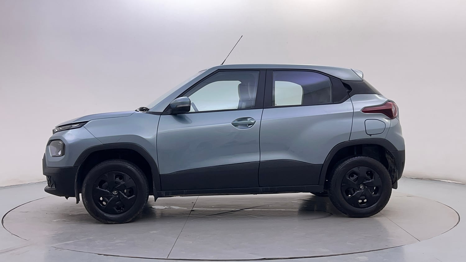 Used 2023 Tata Punch Adventure Rhythm Pack MT Petrol Manual exterior LEFT SIDE VIEW