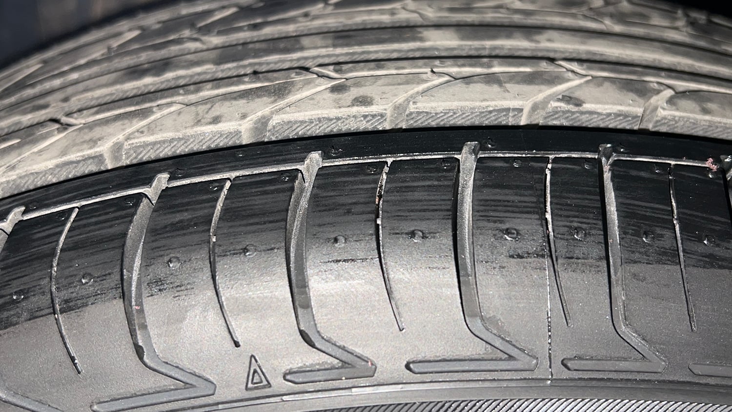 Used 2022 Tata Nexon XZA Plus  (S) Dual Tone Petrol Automatic tyres RIGHT FRONT TYRE TREAD VIEW