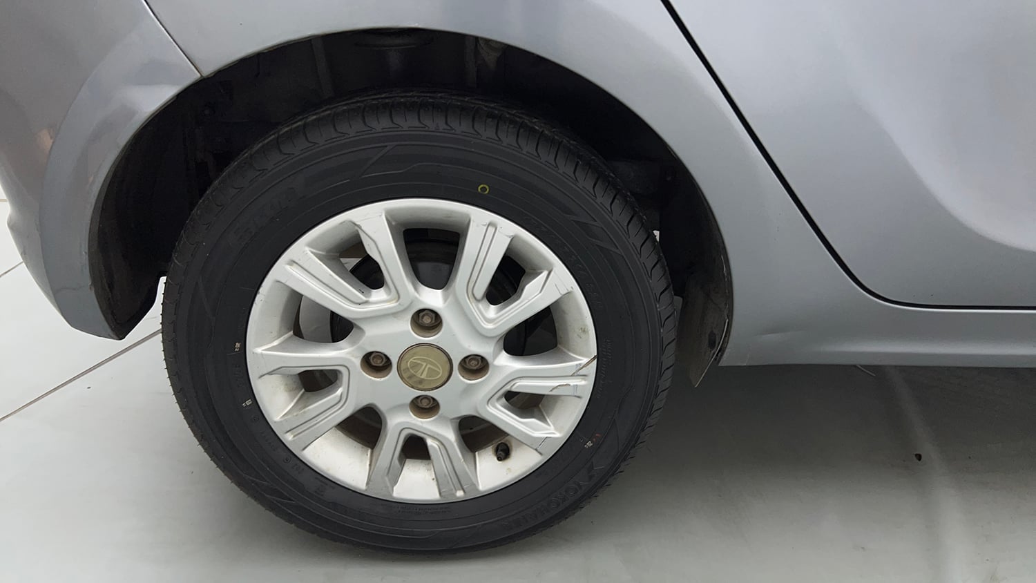 Used 2018 Tata Tiago Revotron XZ Petrol Manual tyres RIGHT REAR TYRE RIM VIEW