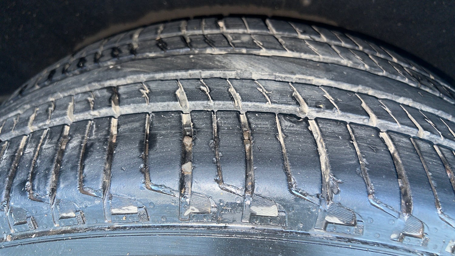 Used 2024 Mahindra Scorpio N Z8 L Diesel AT 2WD 7 STR Diesel Automatic tyres RIGHT REAR TYRE TREAD VIEW