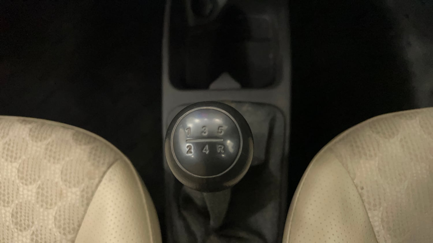Used 2017 Hyundai Eon Magna + Petrol Manual interior GEAR  KNOB VIEW