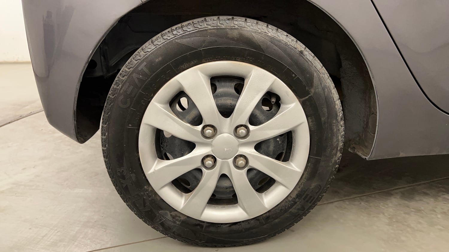 Used 2017 Hyundai Eon Magna + Petrol Manual tyres RIGHT REAR TYRE RIM VIEW