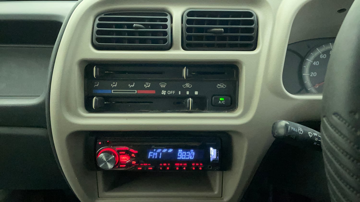 Used 2016 Maruti Suzuki Eeco 5 STR WITH A/C+HTR Petrol Manual interior MUSIC SYSTEM & AC CONTROL VIEW