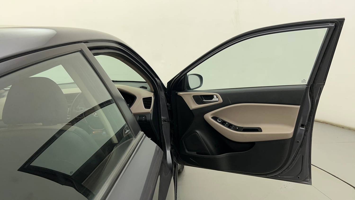 Used 2014 Hyundai Elite i20 Magna 1.2 Petrol Manual interior RIGHT FRONT DOOR OPEN VIEW