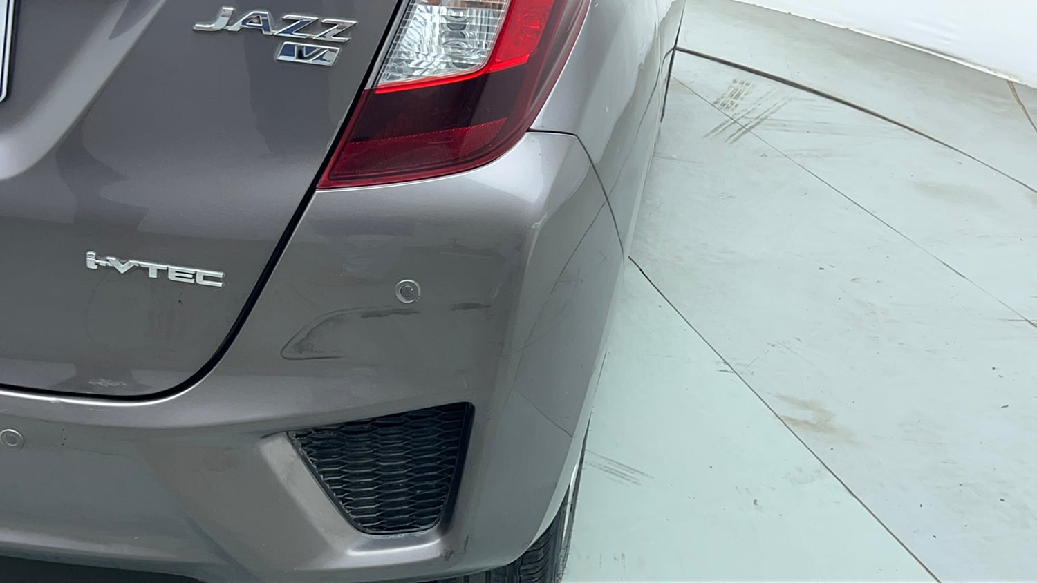 Used 2016 Honda Jazz V AT Petrol Petrol Automatic dents MINOR SCRATCH
