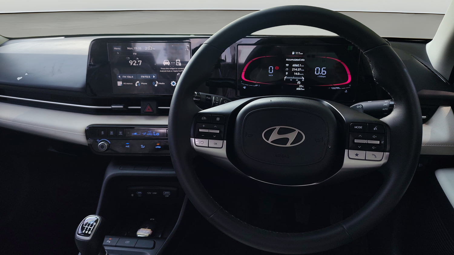 Used 2025 Hyundai Verna SX 1.5 Petrol MT Petrol Manual interior STEERING VIEW