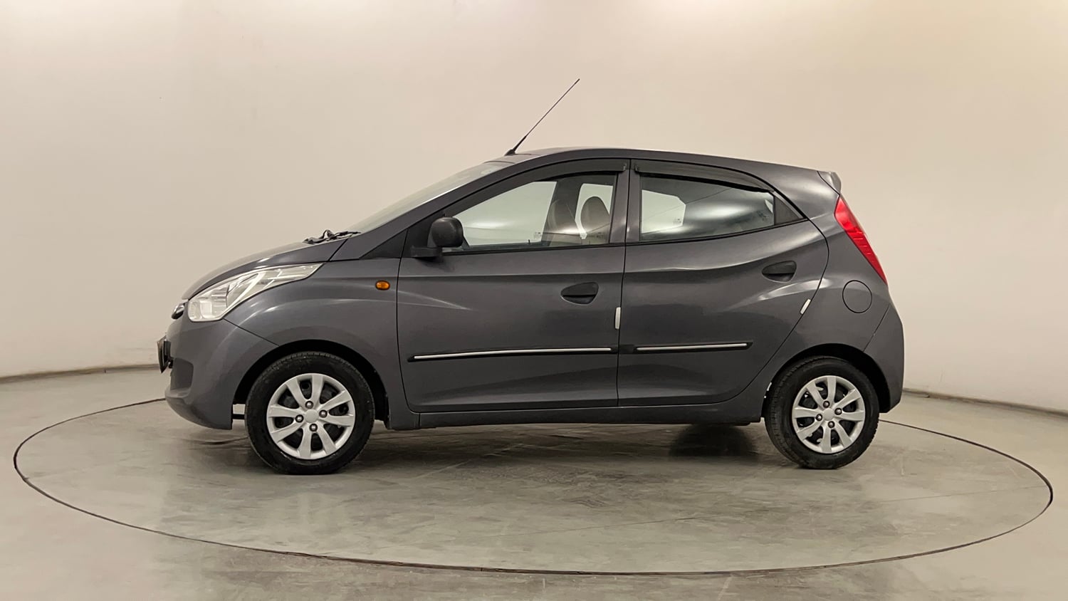 Used 2017 Hyundai Eon Magna + Petrol Manual exterior LEFT SIDE VIEW